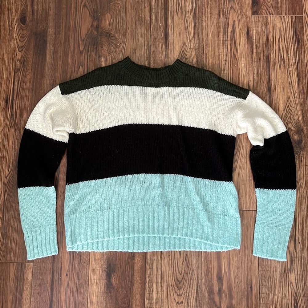 ✨3/$25 knit sweater